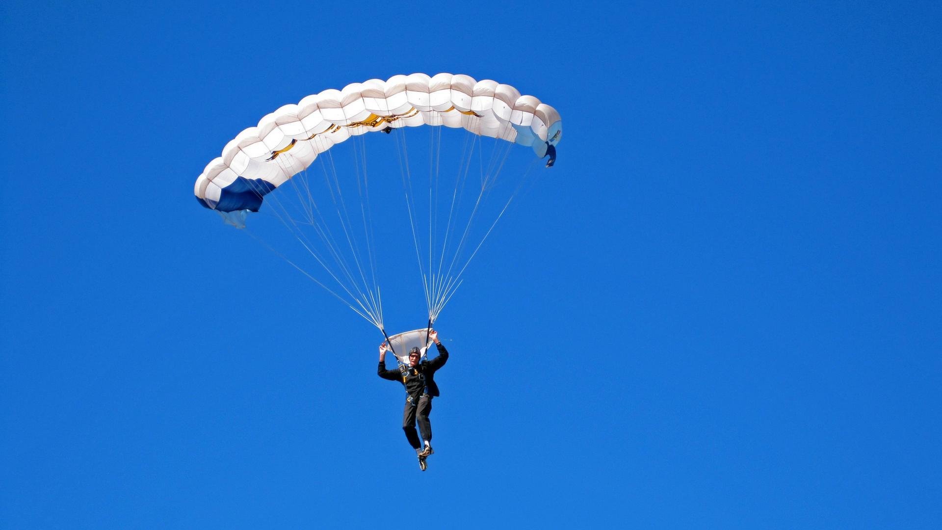 著名篮球专家评出今年联盟表现最抢眼的年轻球员，最年轻的篮球mvp